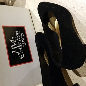PM Collection 9.5M Black Velvet Jane NWTS